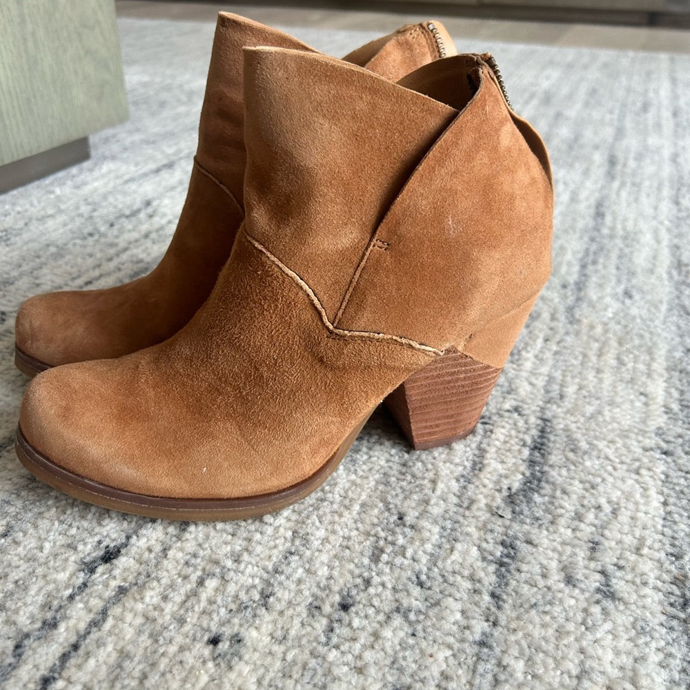 Korks Maggie Bootie Tan Suede Block Heel Boots Zip Closure Size 8